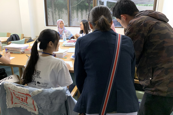 東京藝術大学美術学部先端芸術表現科の生徒さんが「フィールドワーク」の授業にて弊社施設を見学されました。